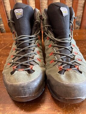 Salewa Men’s Alp Mate Mid Waterproof Hiking Boots size 11